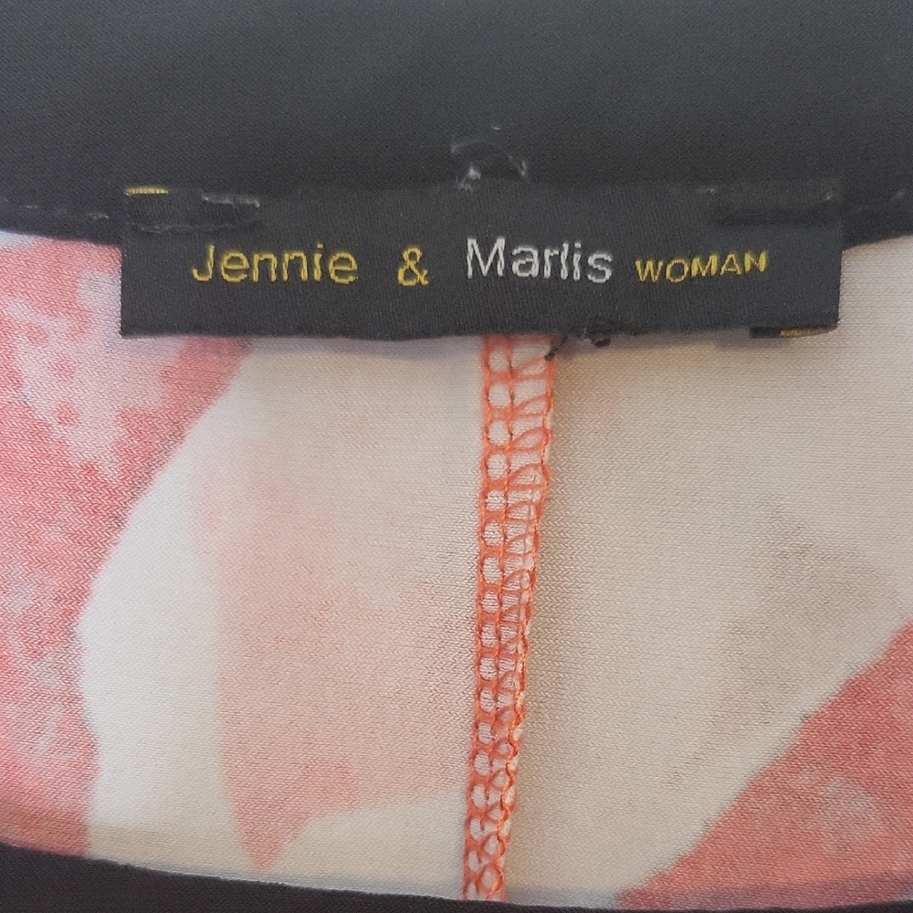 Outfit Potential: Chic Women's Floral Blouse in Red and Black | BB-Dsst0126 - Picture 5 of 5